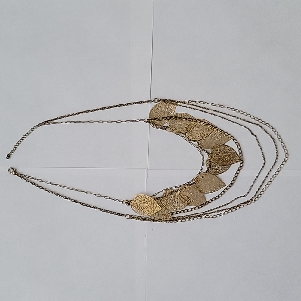 Multi chain necklace with leaves